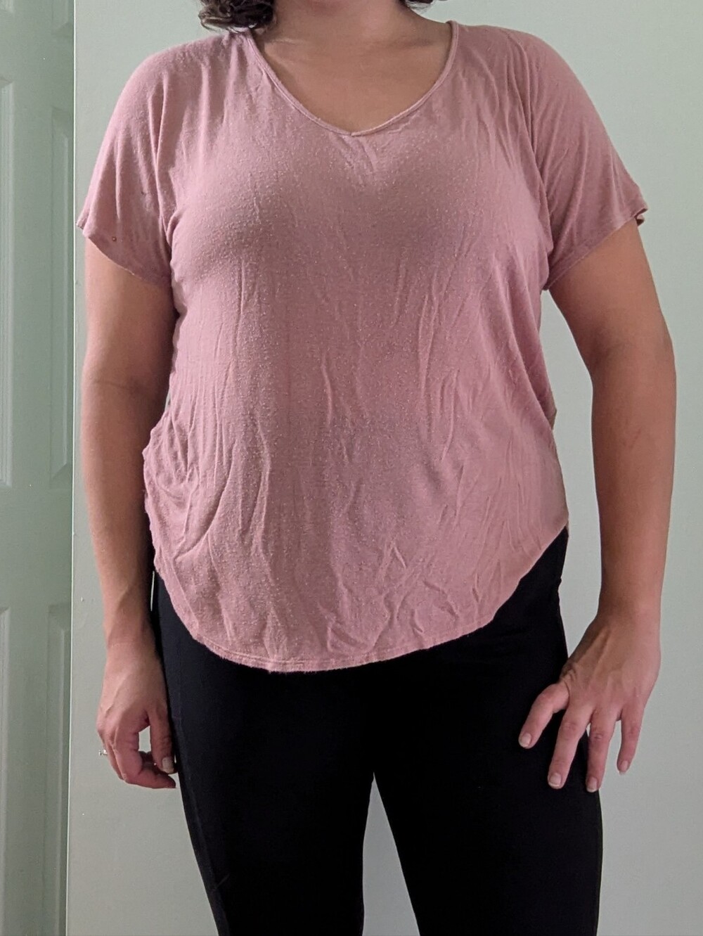 Maurices Large LG Women’s V-Neck Short Sleeve Tee Tshirt Dusty Rose Loose Soft